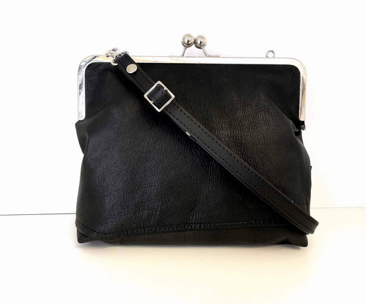 Oodi XL-Olkalaukku kierrätysnahkaa, musta