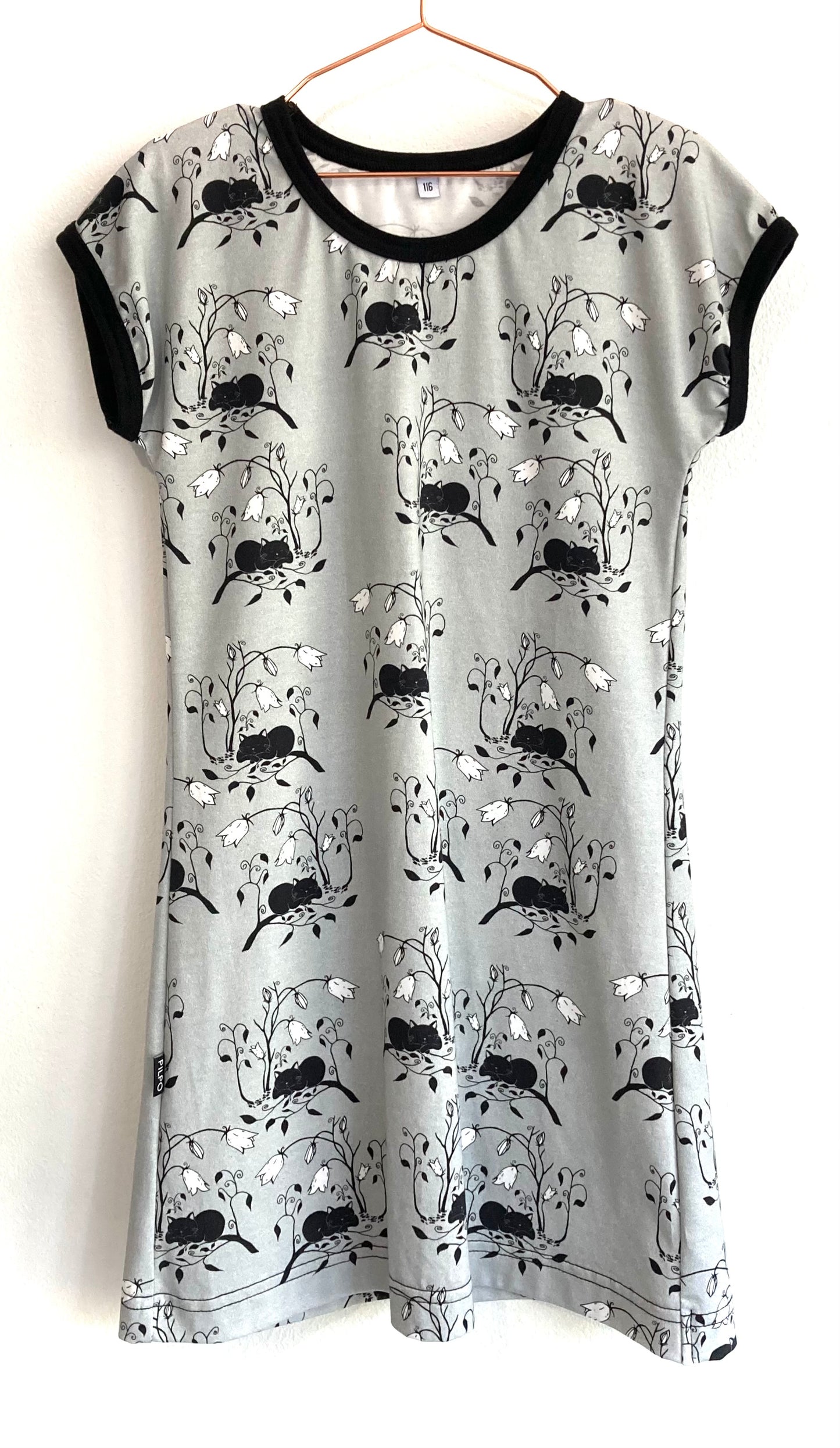 Lyhythihainen Mekko Mörö nukkuu