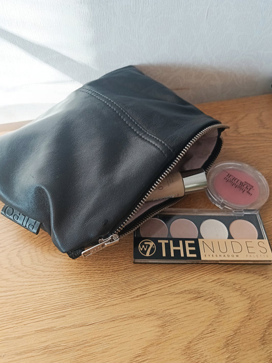 Meikkilaukku kierrätysnahkaa