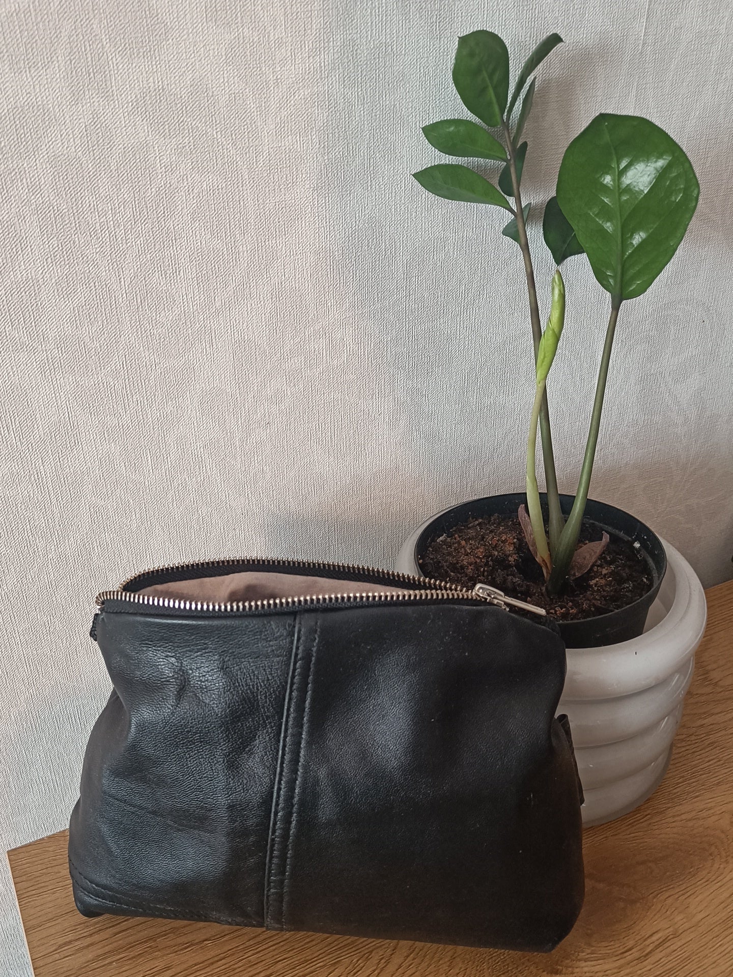 Meikkilaukku kierrätysnahkaa