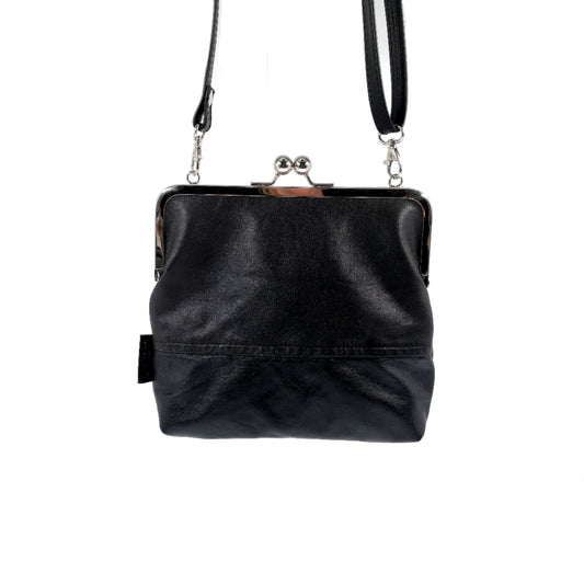 Oodi L-Olkalaukku kierrätysnahkaa, musta