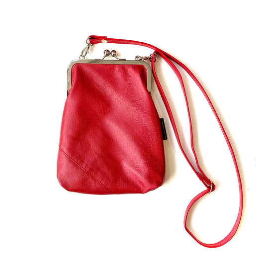 Pieni Olkalaukku Kierrätysnahkaa (punainen)