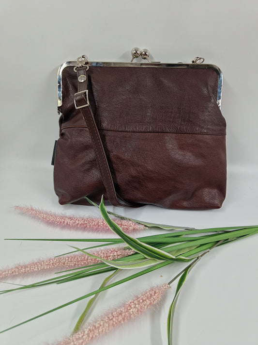 Oodi XL-Olkalaukku kierrätysnahkaa, ruskea